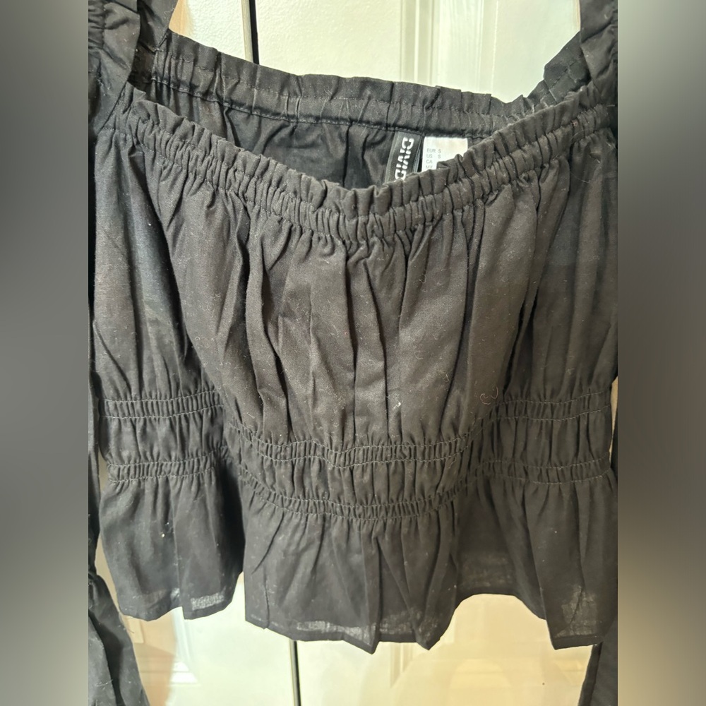 H&M black puffy sleeve top size small - Picture 3 of 4